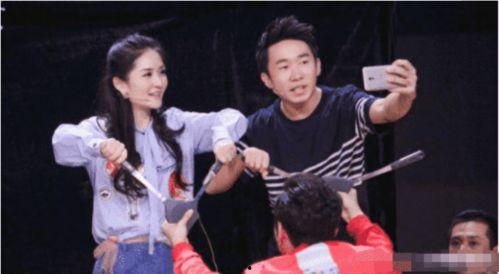杨迪妈妈娱乐圈吃瓜视频,笑料百出，母女档成焦点