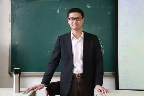 娱乐吃瓜酱罗翔,娱乐界的流量陷阱与道德拷问